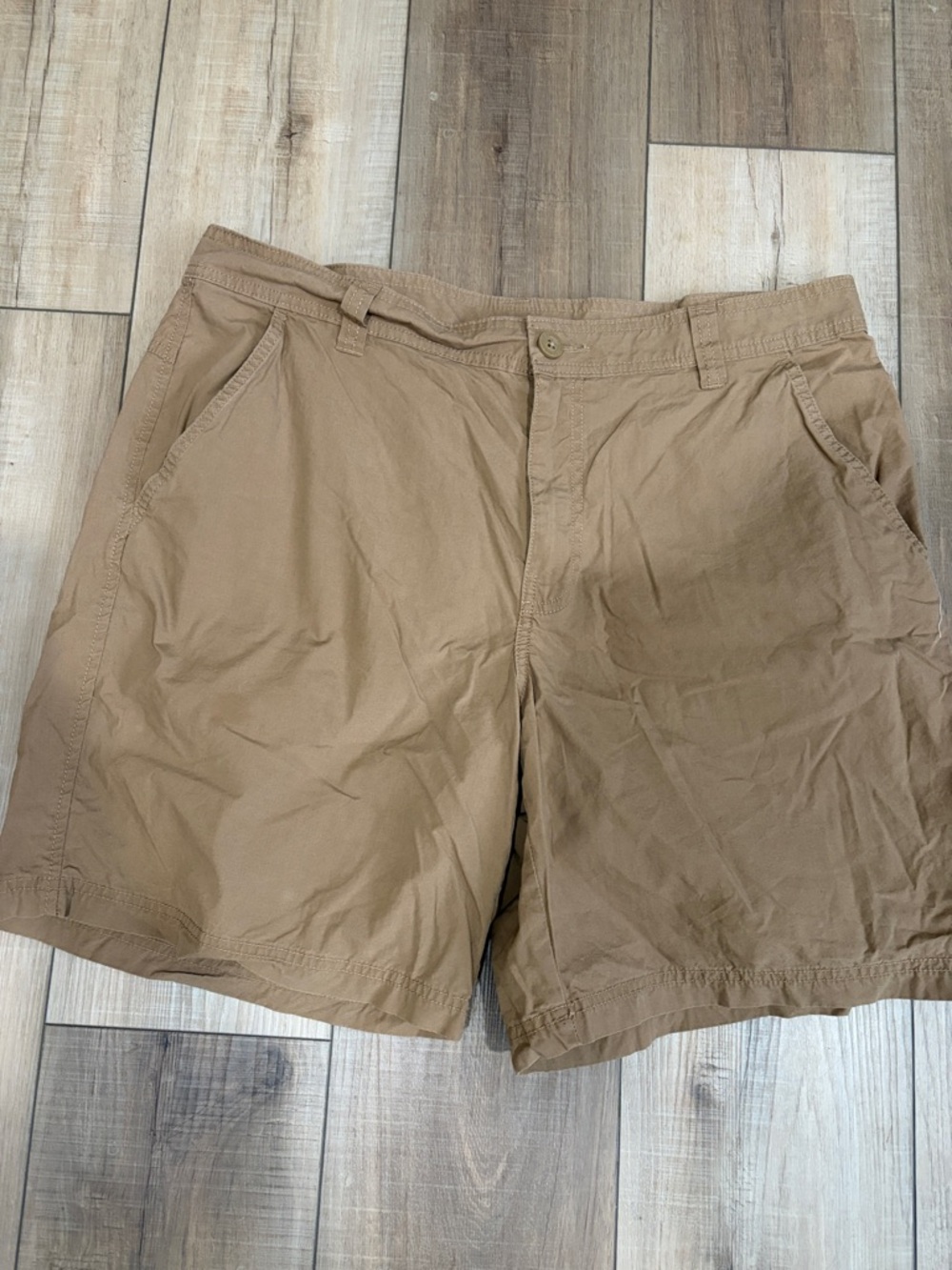 Columbia Men's Flat Front Khaki Brown Shorts